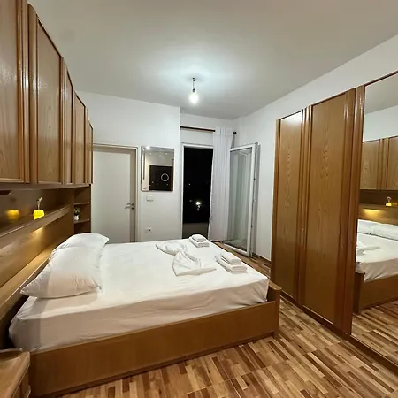 Eyar House Kamëz